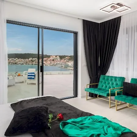 Beach Front Okrug Gornji * 트로기르